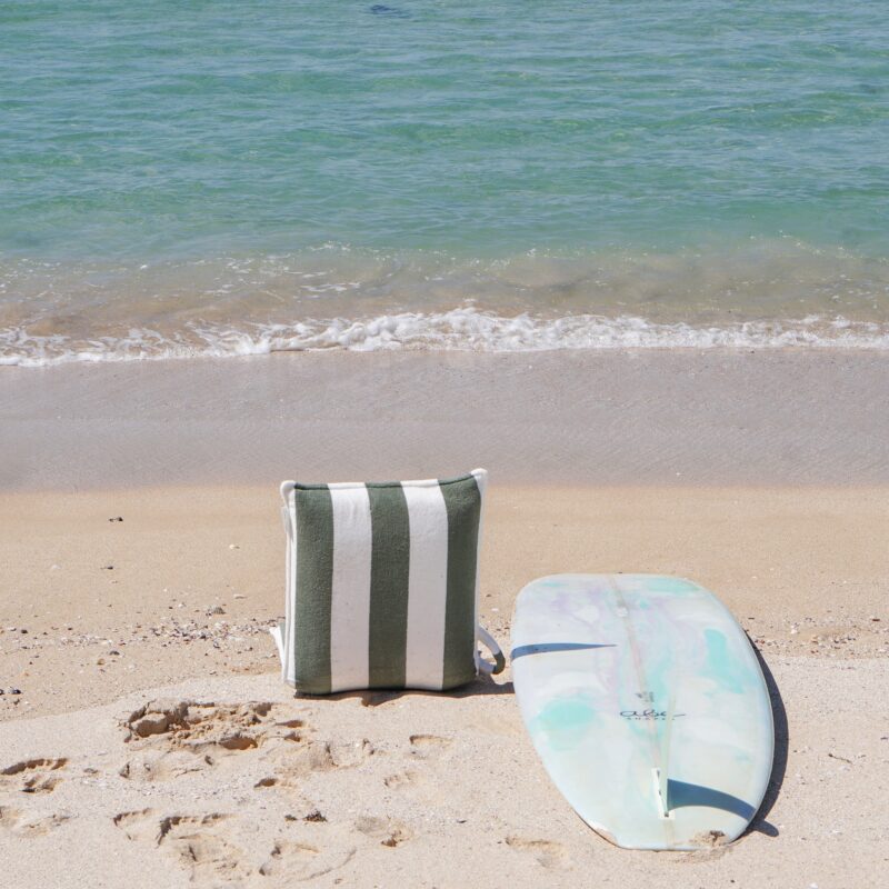 Serviette De Plage Rayee Olive Confortable Et Transportable 1